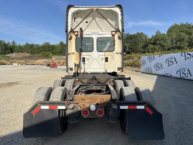 Image of Freightliner Cascadia equipment image 3