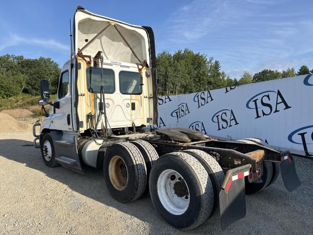 Image of Freightliner Cascadia equipment image 2