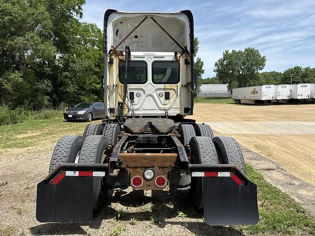 Image of Freightliner Cascadia equipment image 3