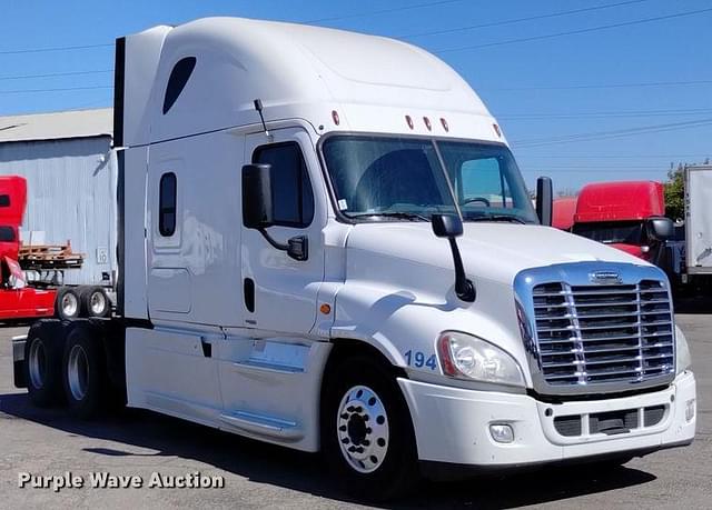 Image of Freightliner Cascadia Evolution equipment image 2