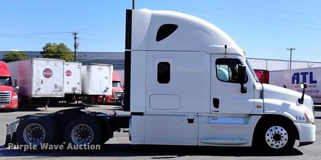 Image of Freightliner Cascadia Evolution equipment image 3