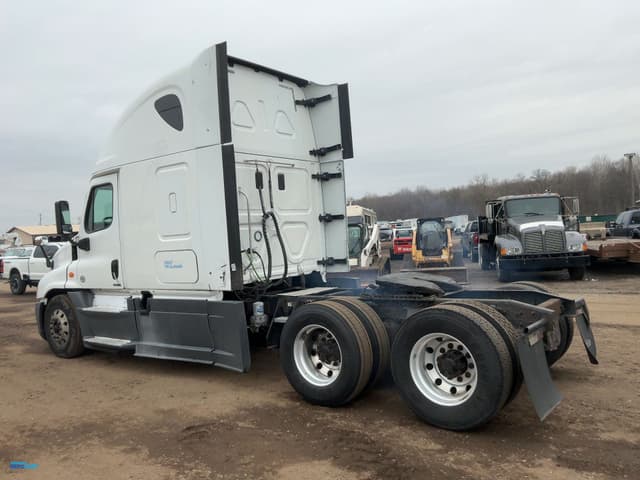 Image of Freightliner Cascadia Evolution equipment image 3