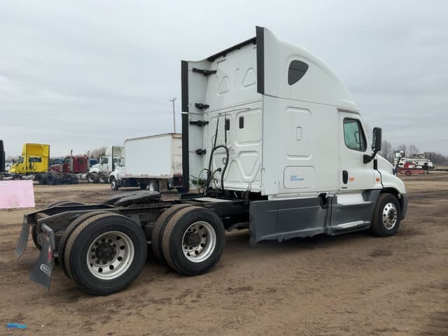 Image of Freightliner Cascadia Evolution equipment image 2