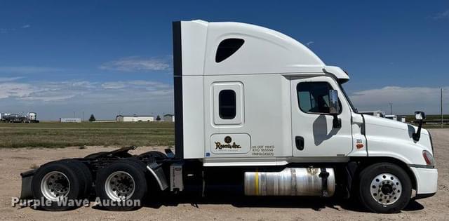 Image of Freightliner Cascadia equipment image 3