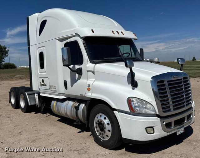 Image of Freightliner Cascadia equipment image 2
