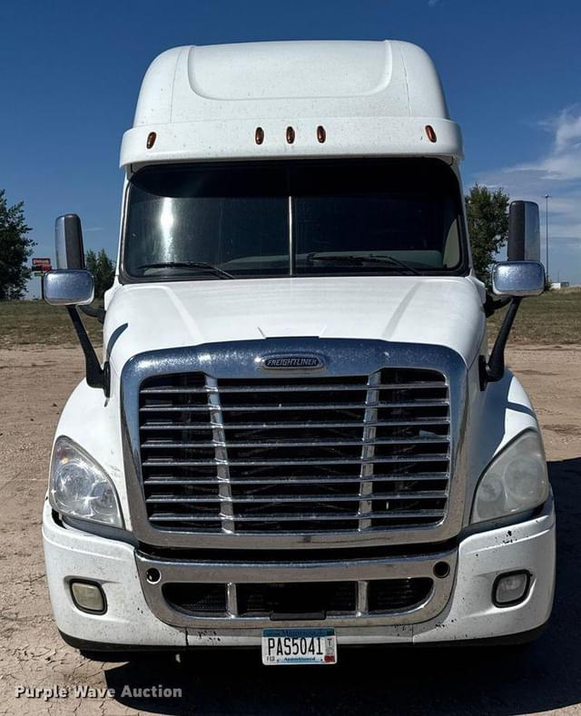 Image of Freightliner Cascadia equipment image 1