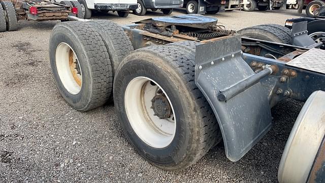 Image of Freightliner Cascadia equipment image 4