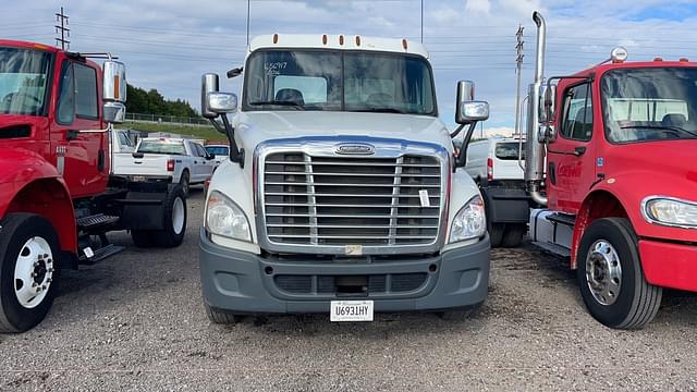 Image of Freightliner Cascadia equipment image 1