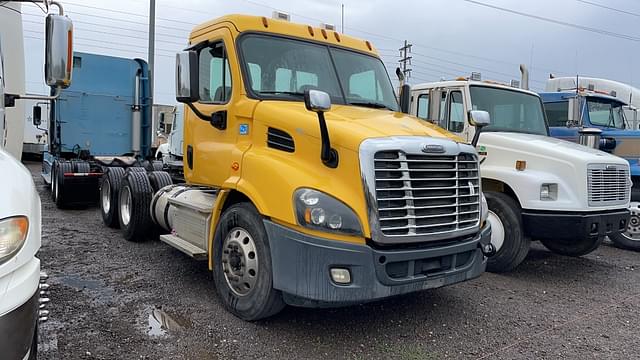 Image of Freightliner Cascadia equipment image 2