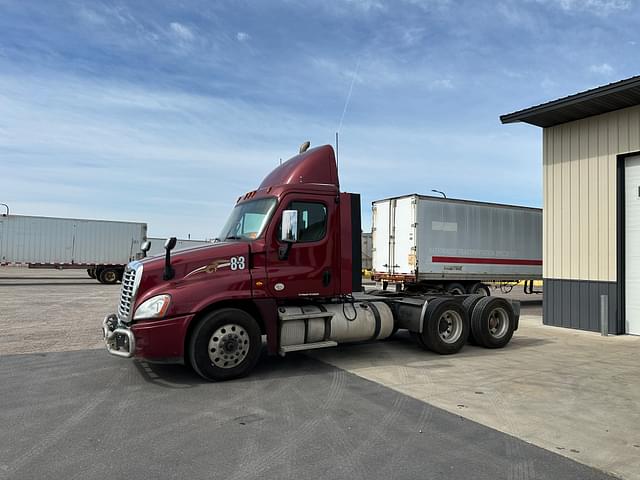 Image of Freightliner Cascadia equipment image 1