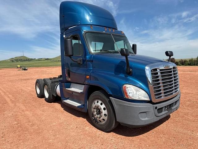 Image of Freightliner Cascadia equipment image 1