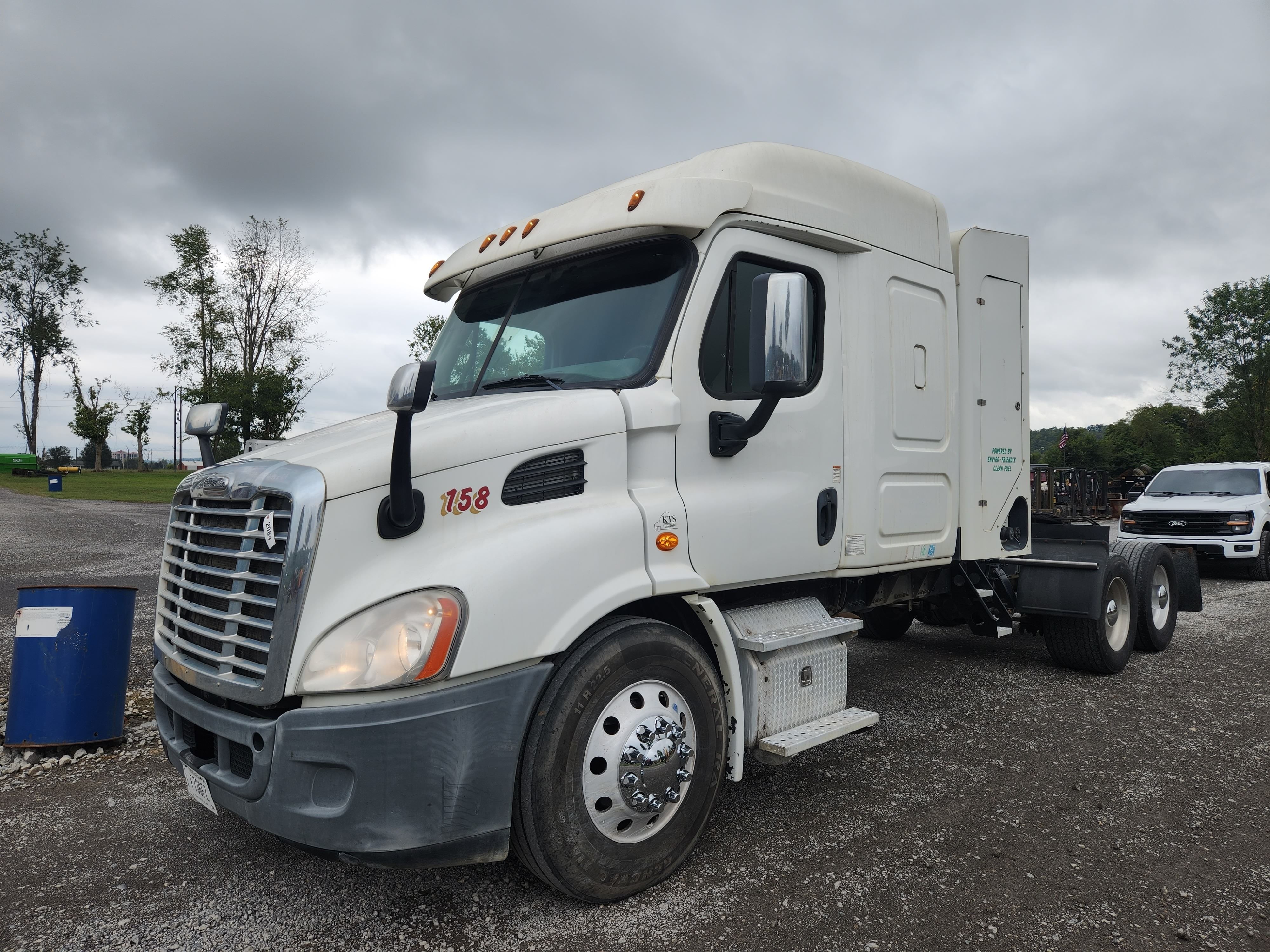 2016 Freightliner Cascadia Equipment Image0