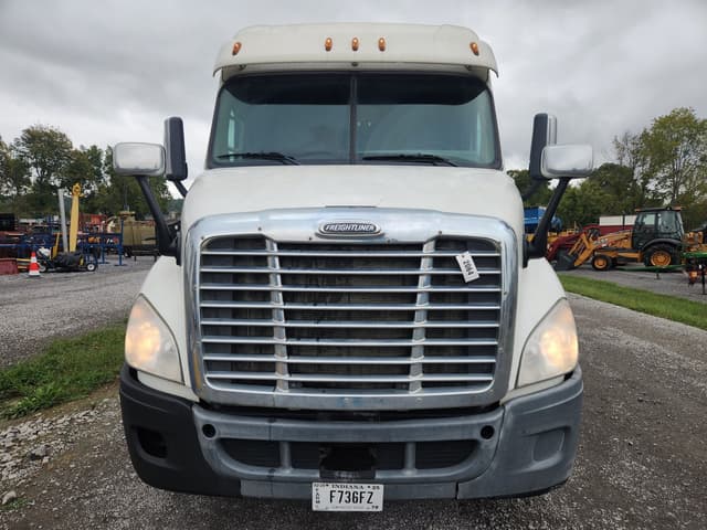 Image of Freightliner Cascadia equipment image 1