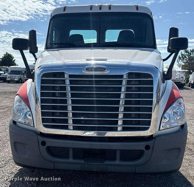 Image of Freightliner Cascadia equipment image 1