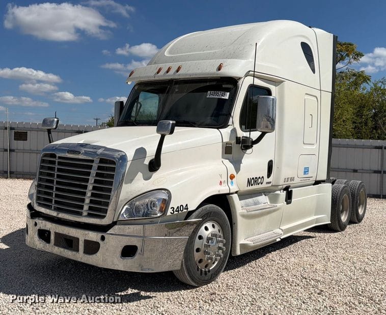 2016 Freightliner Cascadia Equipment Image0