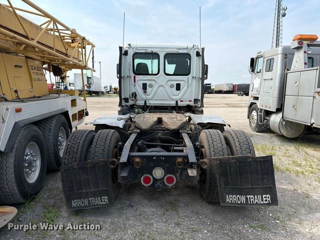 Image of Freightliner Cascadia equipment image 4