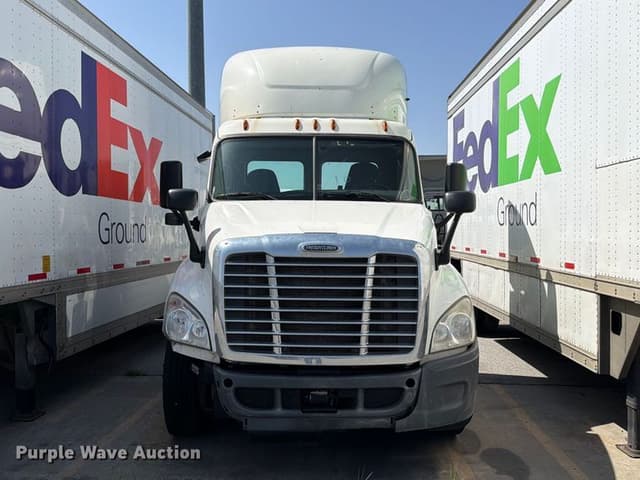 Image of Freightliner Cascadia equipment image 1