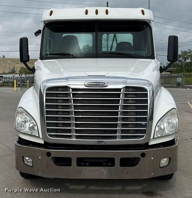 Image of Freightliner Cascadia equipment image 1