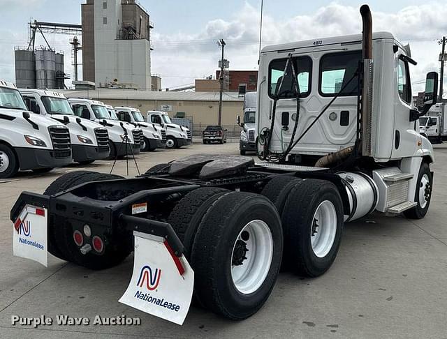 Image of Freightliner Cascadia equipment image 4