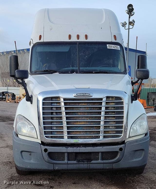 Image of Freightliner Cascadia equipment image 1