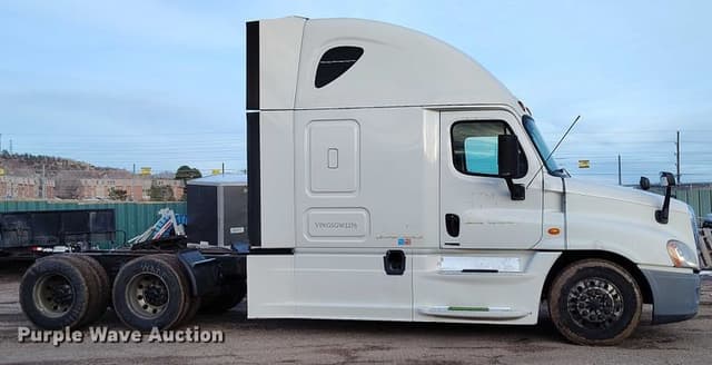 Image of Freightliner Cascadia equipment image 3