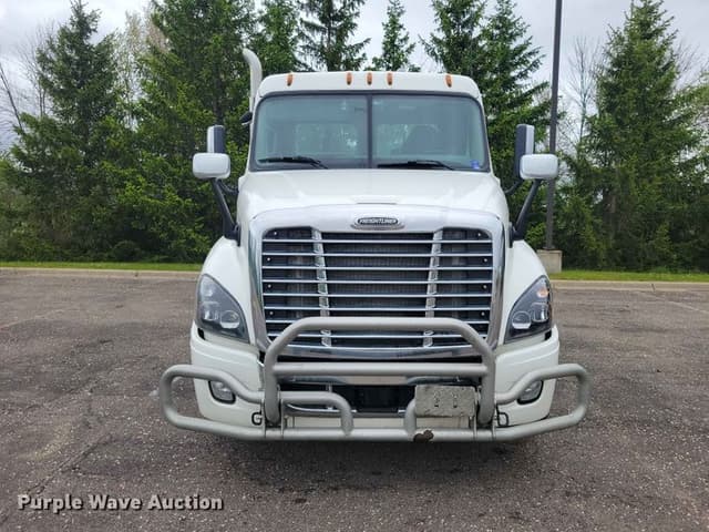 Image of Freightliner Cascadia equipment image 1