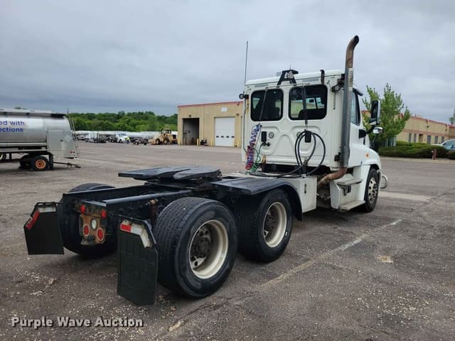 Image of Freightliner Cascadia equipment image 4