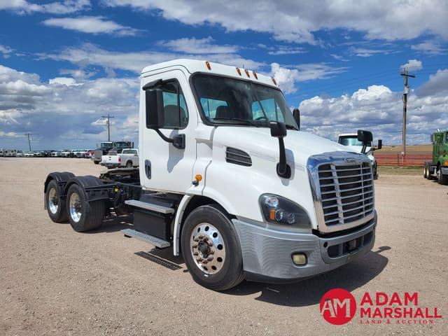 Image of Freightliner Cascadia equipment image 1