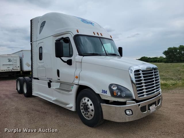 Image of Freightliner Cascadia equipment image 2