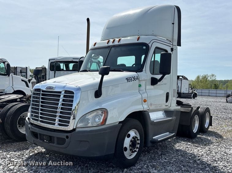 2016 Freightliner Cascadia Equipment Image0