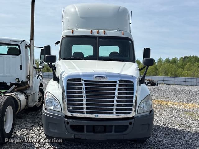 Image of Freightliner Cascadia equipment image 1