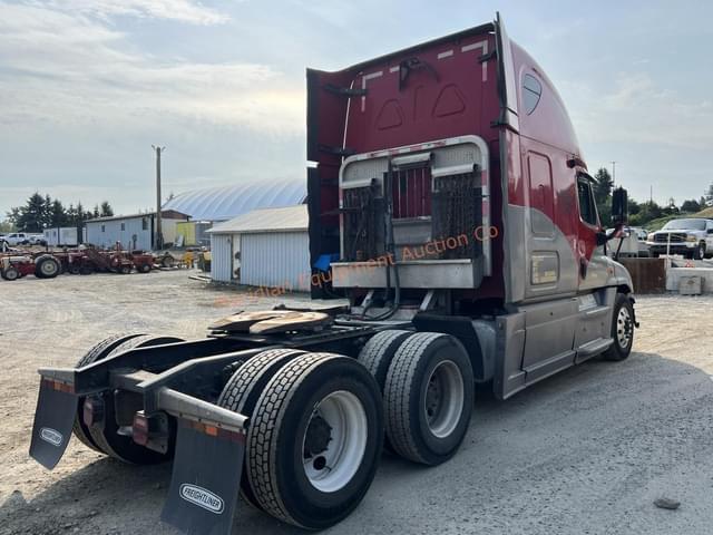 Image of Freightliner Cascadia equipment image 4