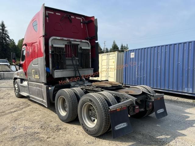 Image of Freightliner Cascadia equipment image 2