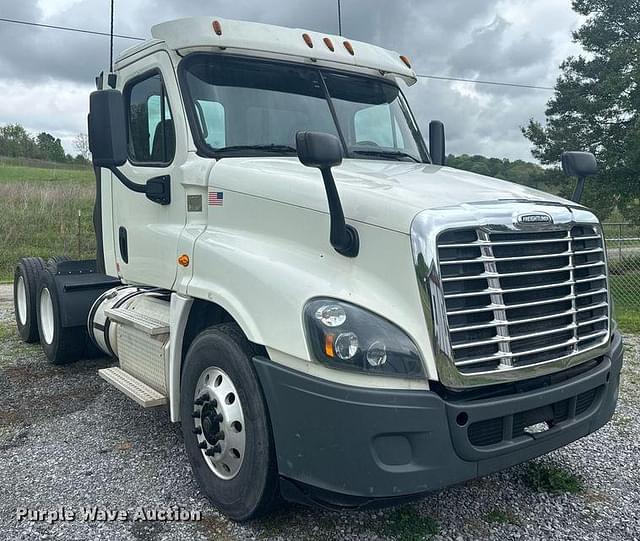 Image of Freightliner Cascadia equipment image 2