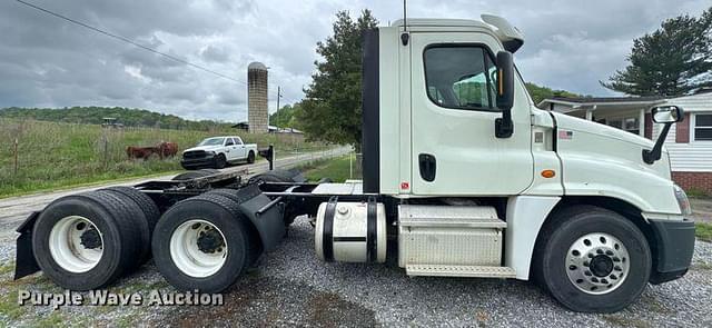 Image of Freightliner Cascadia equipment image 3
