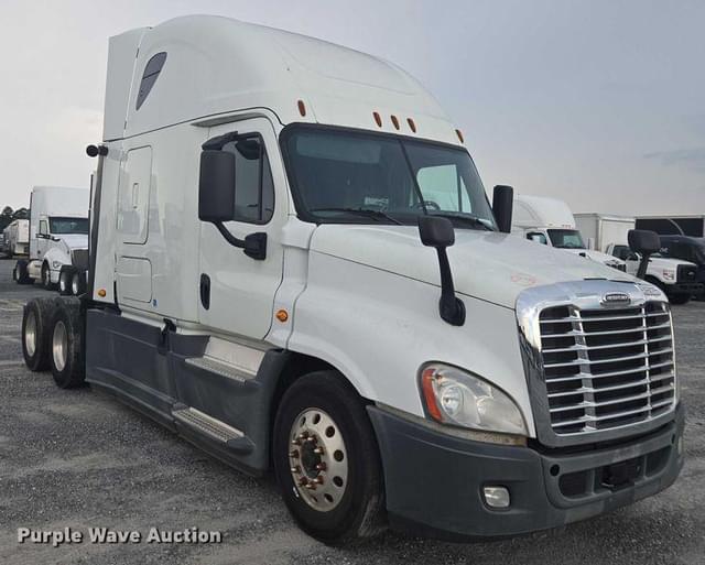 Image of Freightliner Cascadia equipment image 2