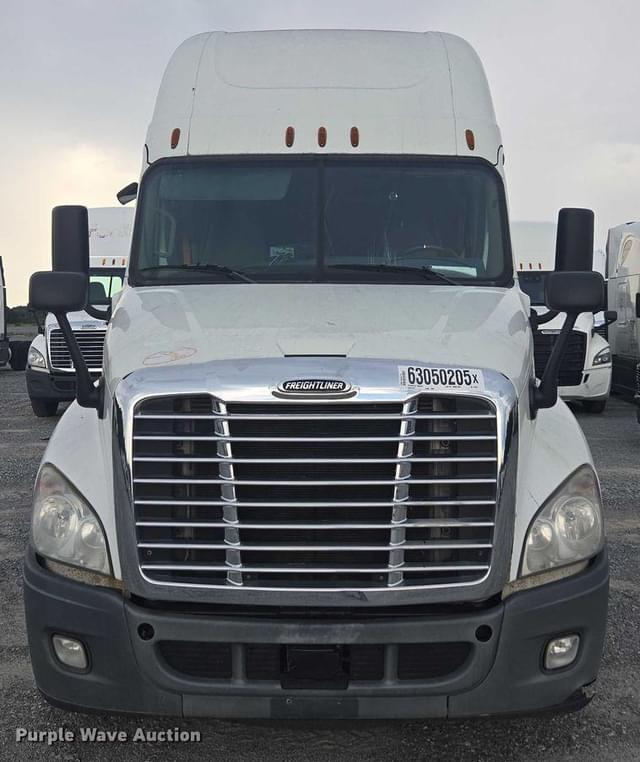 Image of Freightliner Cascadia equipment image 1