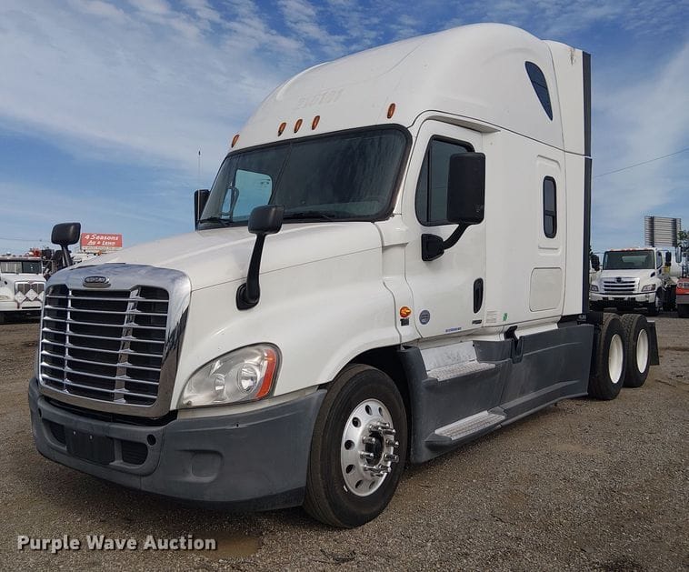 2016 Freightliner Cascadia Equipment Image0
