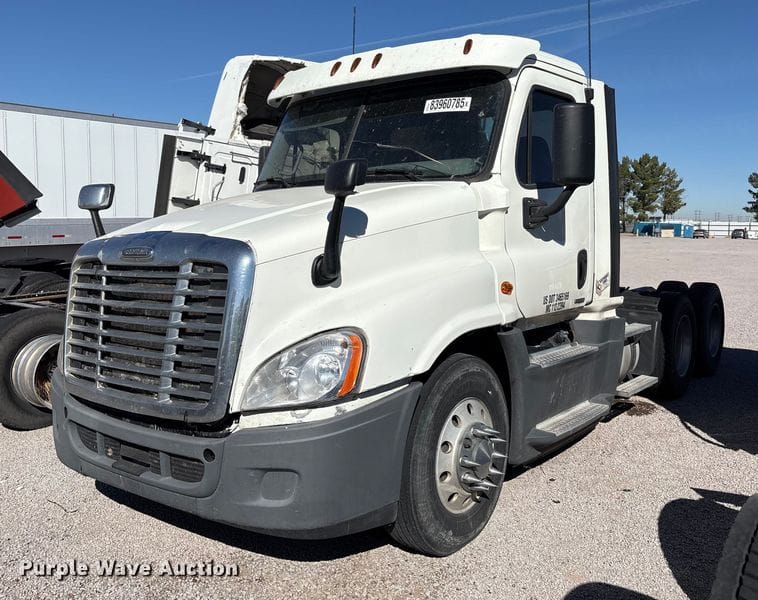 2016 Freightliner Cascadia Equipment Image0