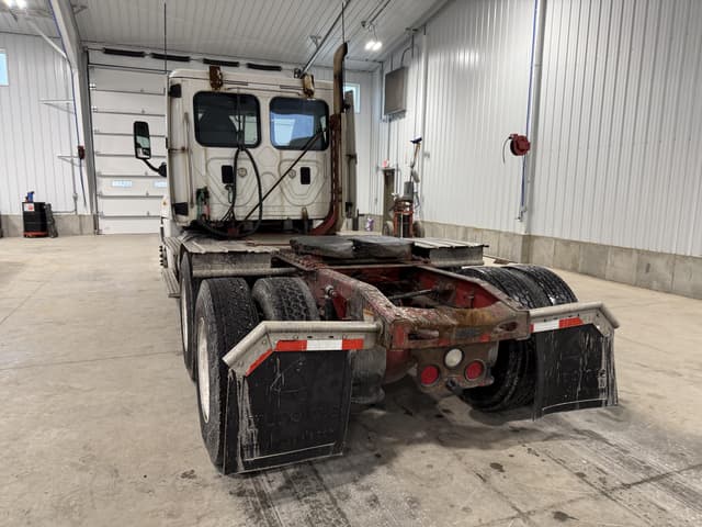 Image of Freightliner Cascadia equipment image 4