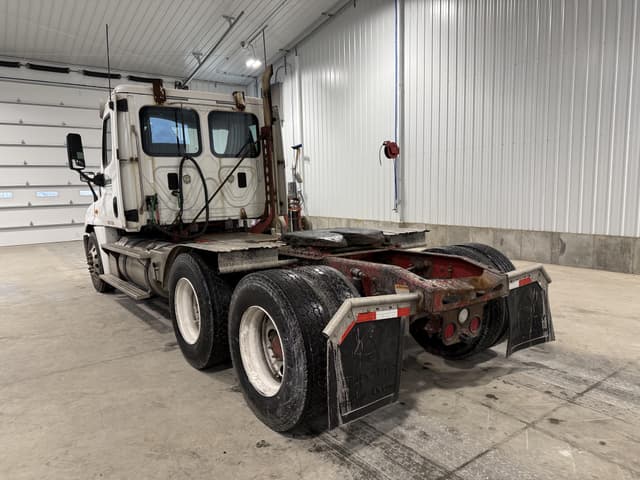 Image of Freightliner Cascadia equipment image 3