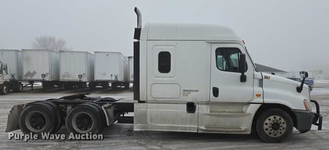 Image of Freightliner Cascadia equipment image 3