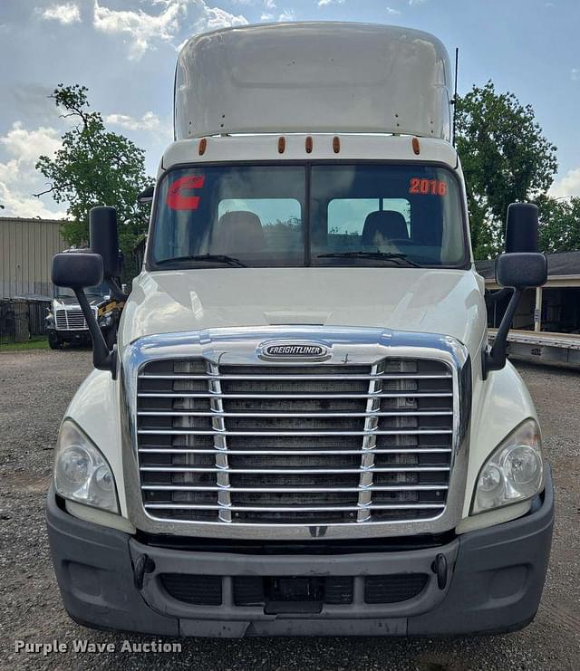Image of Freightliner Cascadia equipment image 1