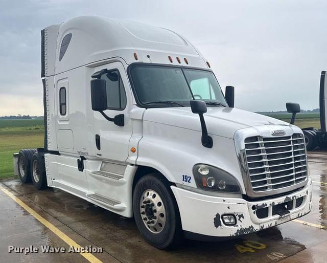 Image of Freightliner Cascadia equipment image 2
