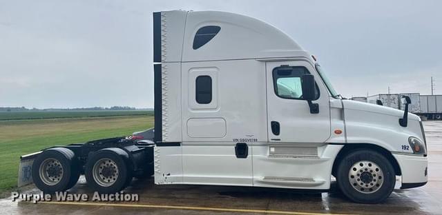 Image of Freightliner Cascadia equipment image 3
