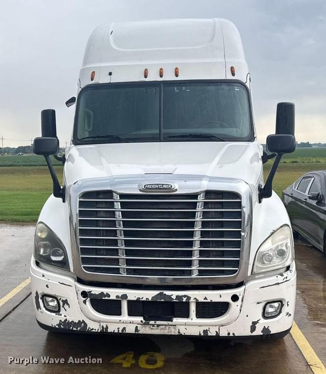 Image of Freightliner Cascadia equipment image 1