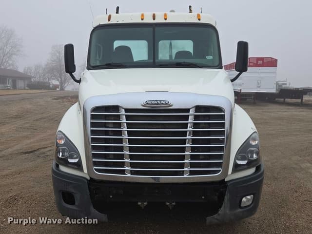 Image of Freightliner Cascadia equipment image 1