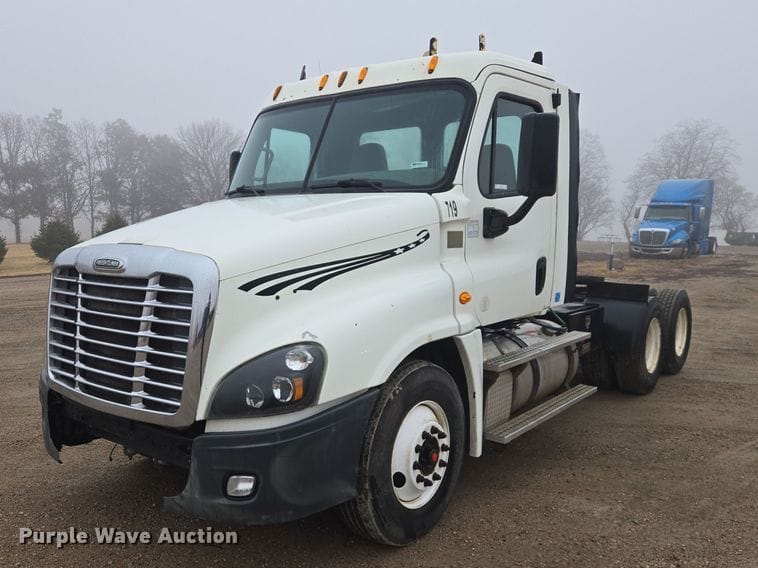 2016 Freightliner Cascadia Equipment Image0