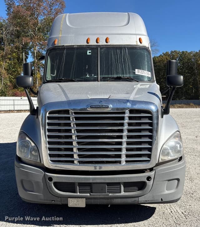 Image of Freightliner Cascadia equipment image 1