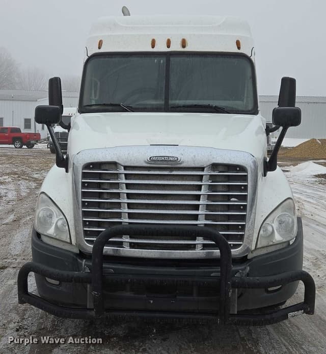 Image of Freightliner Cascadia equipment image 1